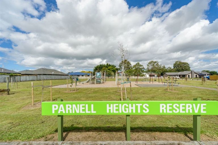 Photo of property in 21 Parnell Heights Drive, Kelvin Grove, Palmerston North, 4414