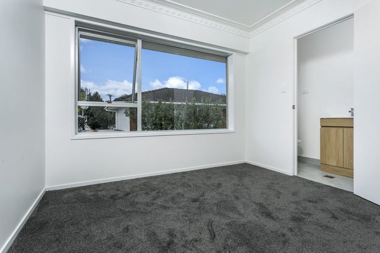Photo of property in 1/169 Forrest Hill Road, Forrest Hill, Auckland, 0620