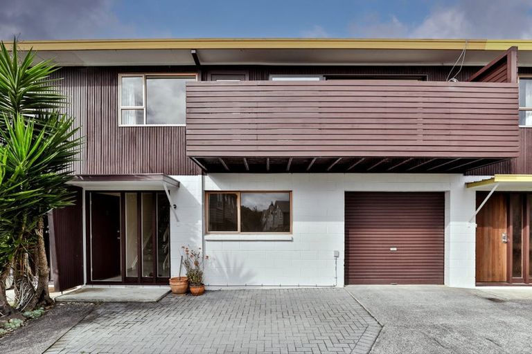 Photo of property in 2/29 Verbena Road, Birkdale, Auckland, 0626