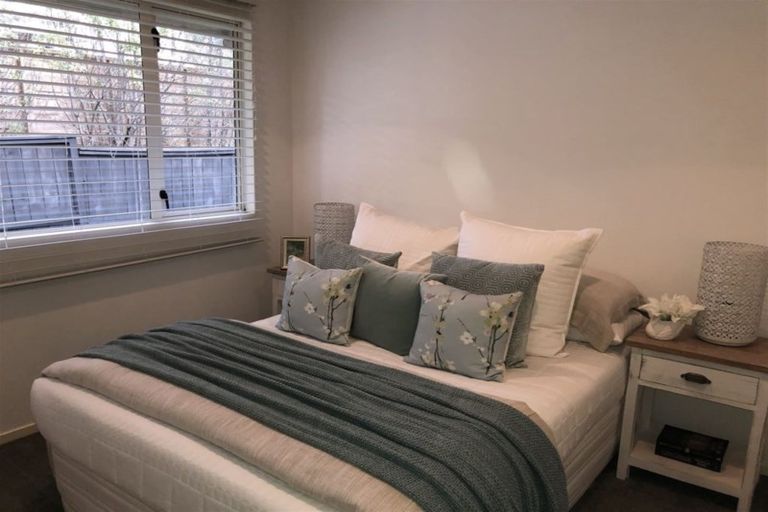 Photo of property in 8 Red Oak Place, Schnapper Rock, Auckland, 0632