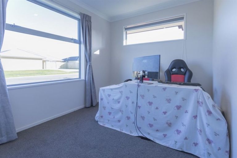 Photo of property in 27 Bradbury Avenue, Rolleston, 7614