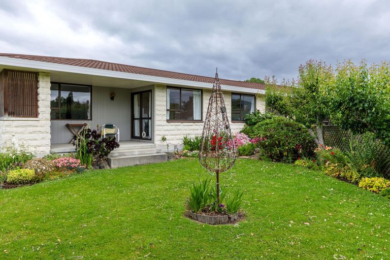 Photo of property in 23 Timaru Road, Waimate, 7924