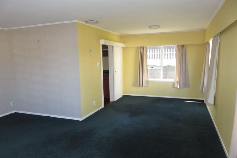 Photo of property in 16 Oswald Crescent, Paparangi, Wellington, 6037