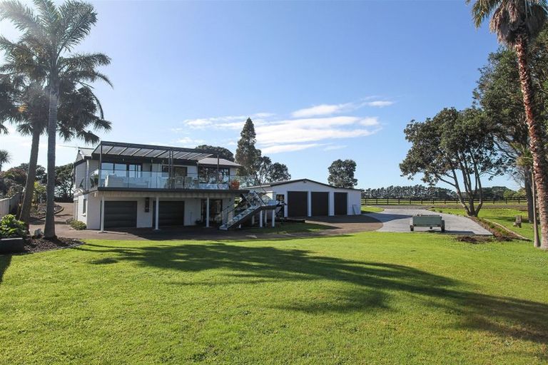 Photo of property in 100 Wharf Road, Clarks Beach, Pukekohe, 2679