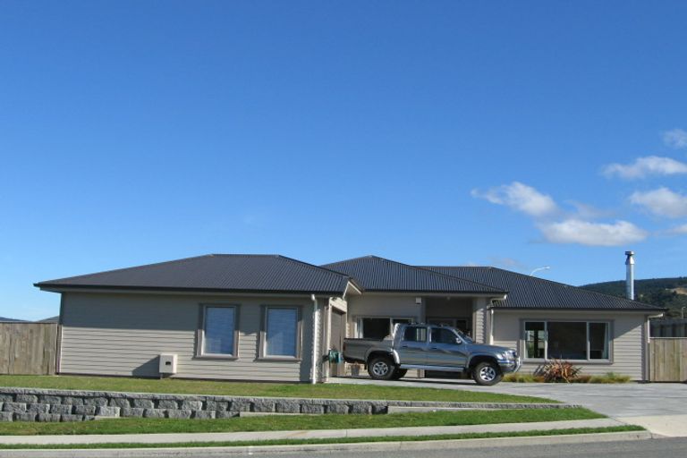 Photo of property in 110 Kirton Drive, Riverstone Terraces, Upper Hutt, 5018