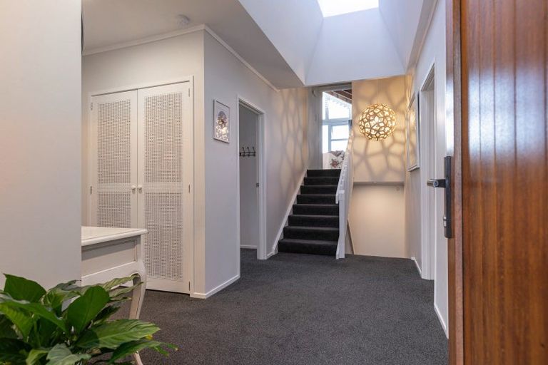 Photo of property in 21 Hebron Road, Waiake, Auckland, 0630