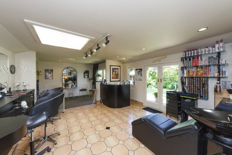 Photo of property in 302 Park Road, Hokowhitu, Palmerston North, 4410