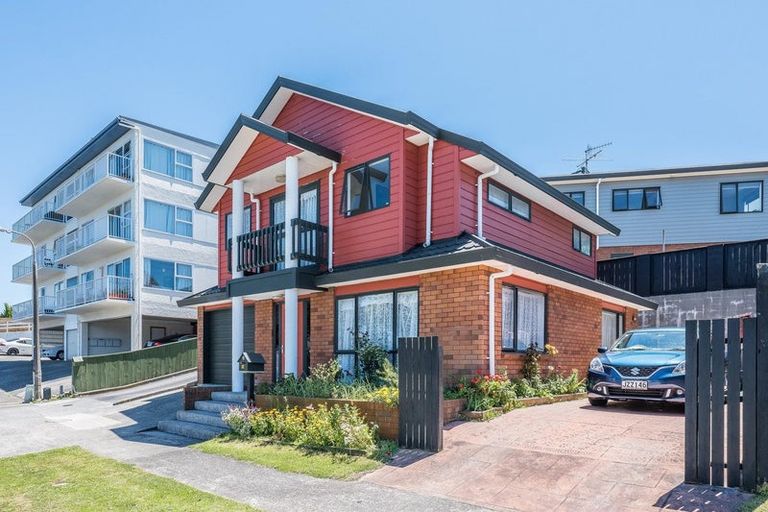 Photo of property in 5a Waiwera Crescent, Maupuia, Wellington, 6022