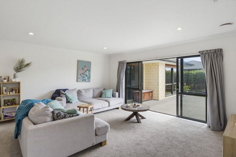 Photo of property in 1 William Noel Place, Waikanae Beach, Waikanae, 5036