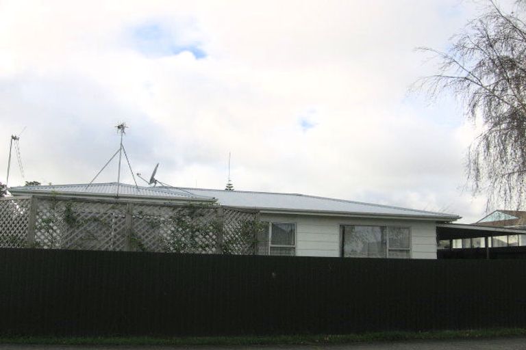 Photo of property in 1 Chatsworth Place, Highbury, Palmerston North, 4412
