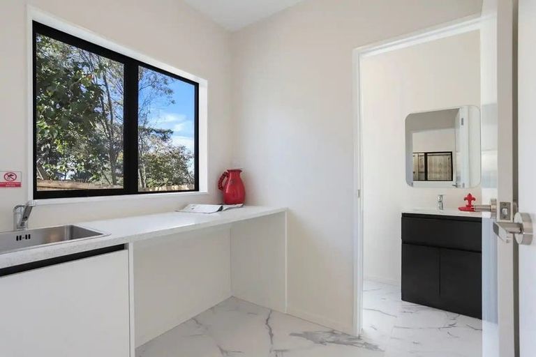 Photo of property in 29b West Harbour Drive, West Harbour, Auckland, 0618