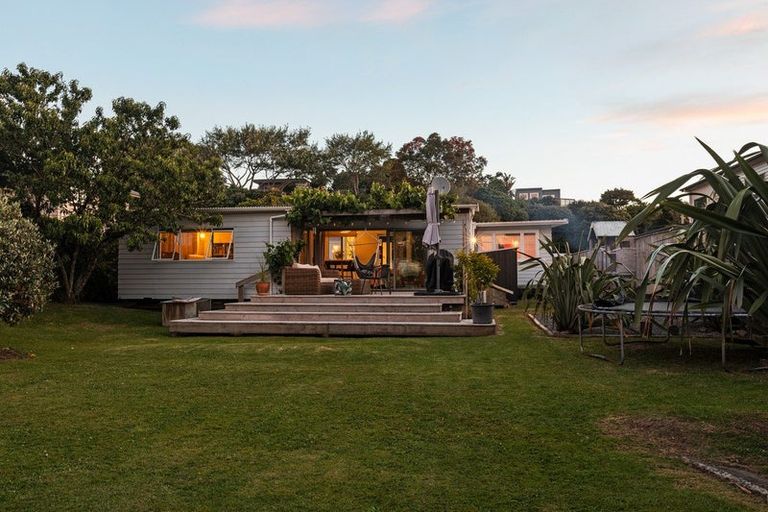 Photo of property in 39 Tiromoana Road, Raumati South, Paraparaumu, 5032