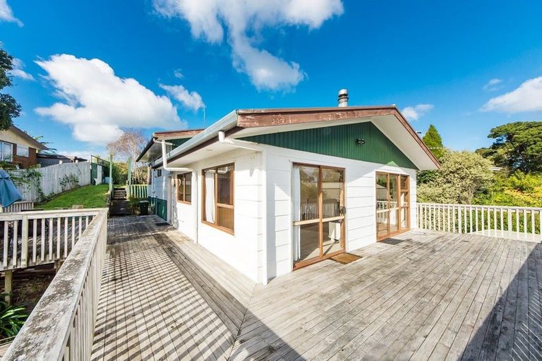Photo of property in 11 Taioma Crescent, Te Atatu Peninsula, Auckland, 0610