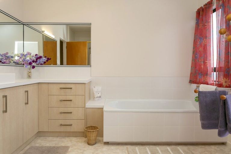 Photo of property in 5 Clarke Grove, Richmond Heights, Taupo, 3330