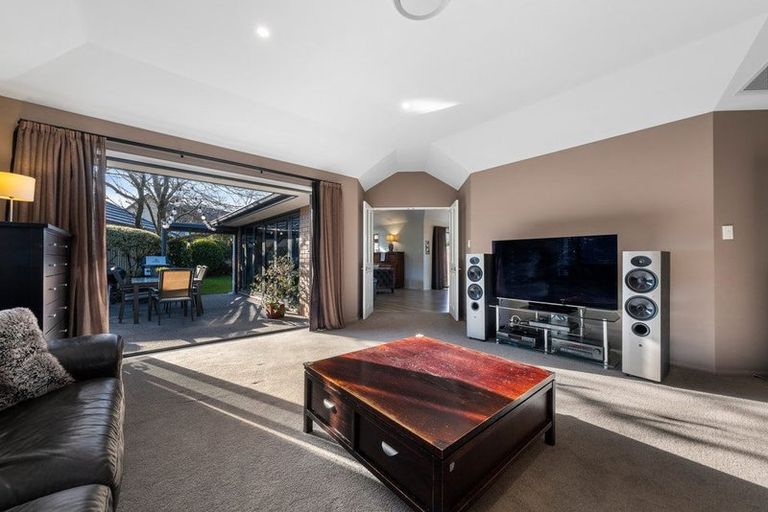 Photo of property in 17 Evergreen Place, Parklands, Christchurch, 8083