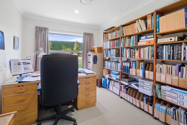 Photo of property in 10 Birdie Way, Martinborough, 5711