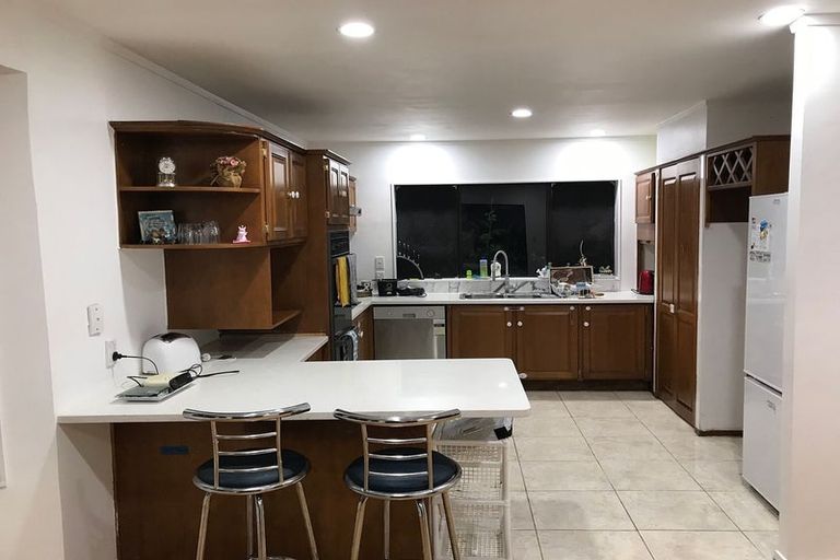 Photo of property in 7 Kallaroo Place, Botany Downs, Auckland, 2010