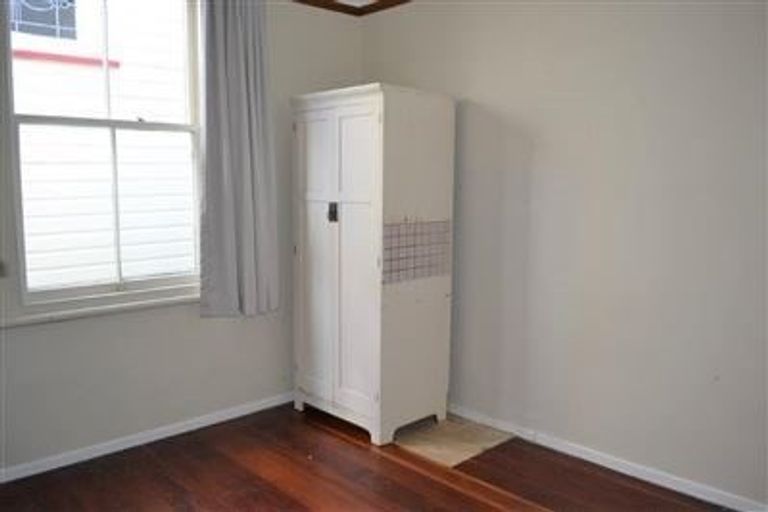 Photo of property in 43 Roxburgh Street, Mount Victoria, Wellington, 6011