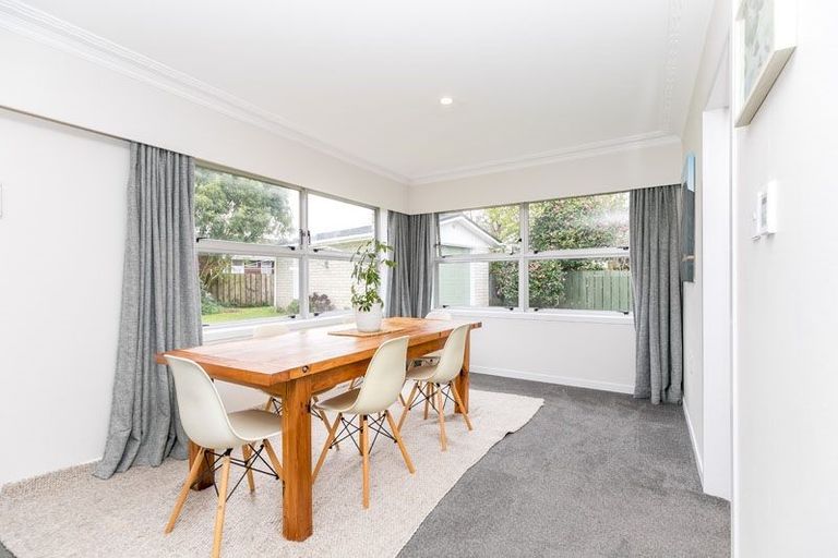 Photo of property in 5 Woodstock Crescent, Leamington, Cambridge, 3432