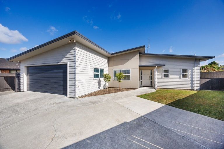 Photo of property in 9 Lorenzo Place, Kelvin Grove, Palmerston North, 4414