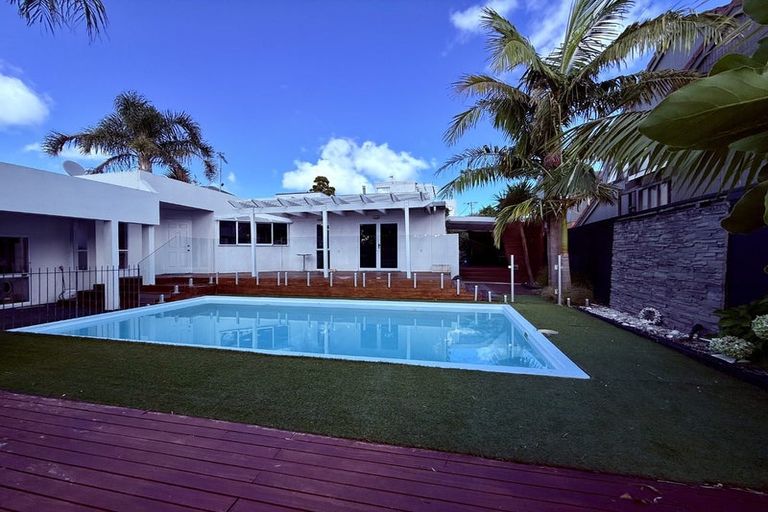 Photo of property in 2b Braemar Road, Castor Bay, Auckland, 0620