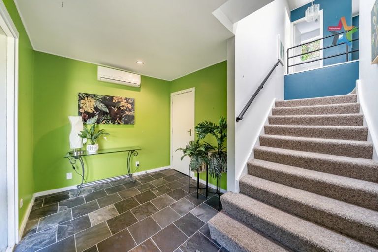 Photo of property in 12 Whiorau Grove, Lowry Bay, Lower Hutt, 5013