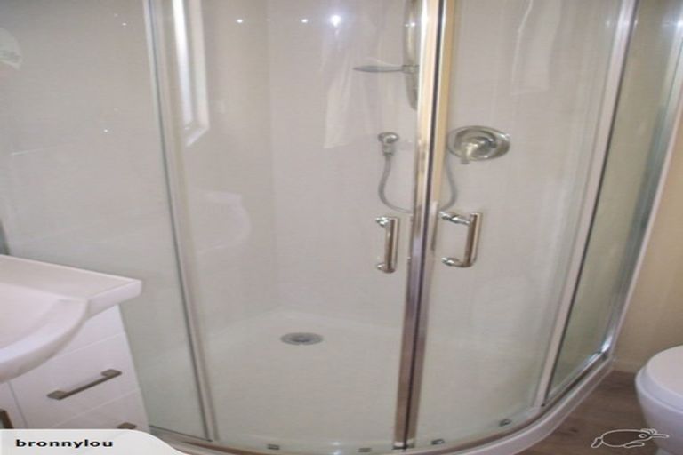 Photo of property in 22 Viridian Lane, Greenhithe, Auckland, 0632