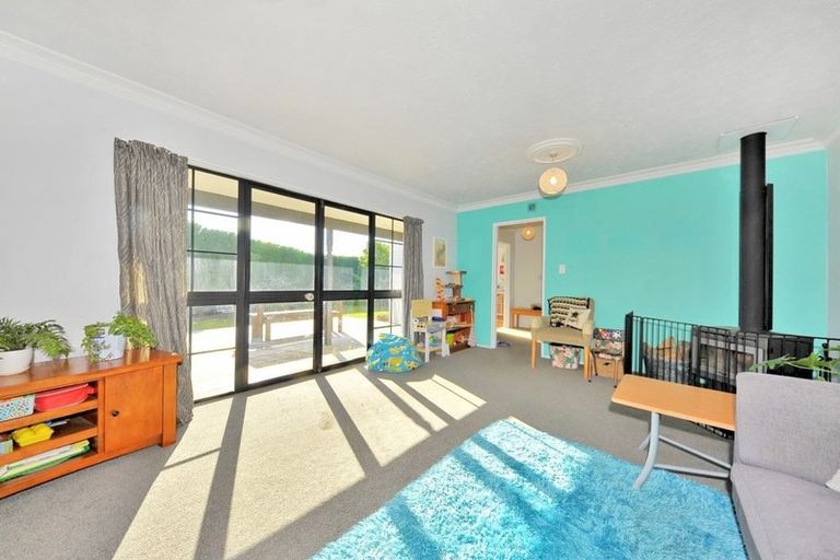 Photo of property in 28 Mauger Drive, Heathcote Valley, Christchurch, 8022