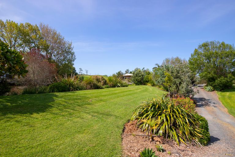 Photo of property in 11 Pah Hill Road, Wharehine, Wellsford, 0973