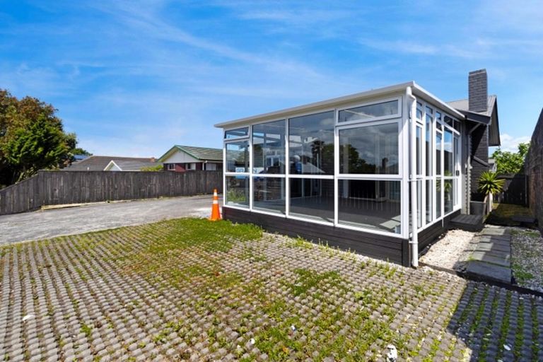 Photo of property in 3208a Great North Road, New Lynn, Auckland, 0600