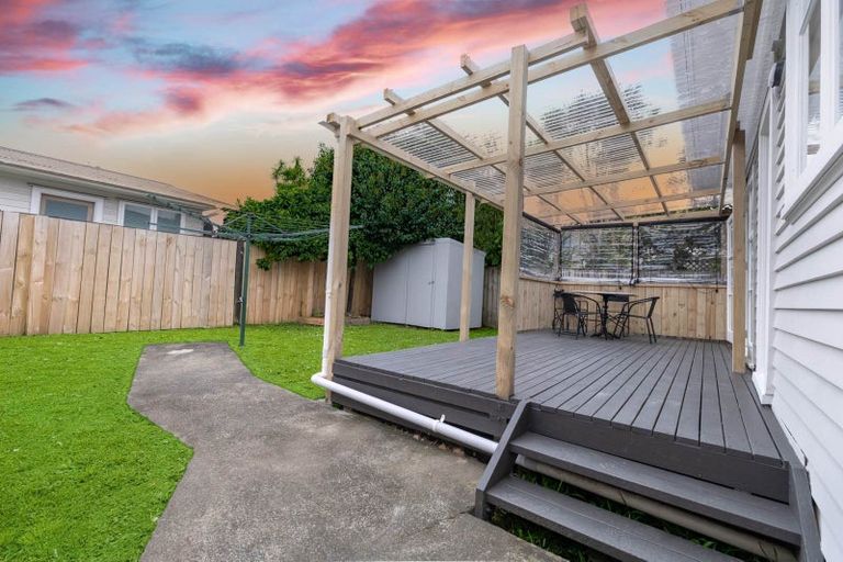 Photo of property in 2 Riverpark Crescent, Henderson, Auckland, 0610
