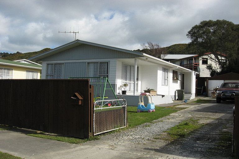 Photo of property in 1/284 Wellington Road, Wainuiomata, Lower Hutt, 5014