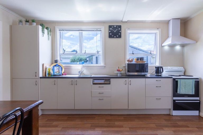 Photo of property in 1 Gertrude Street, Dannevirke, 4930