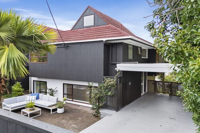 Photo of property in 2/30 Vauxhall Road, Devonport, Auckland, 0624