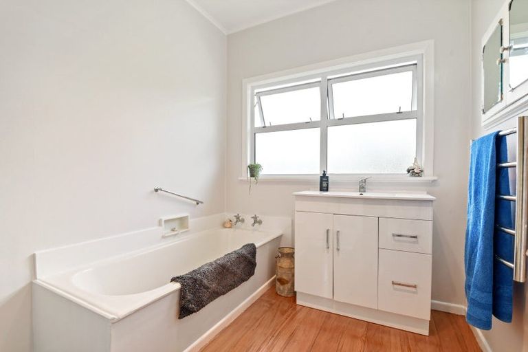 Photo of property in 20 Konene Street, Utuhina, Rotorua, 3015