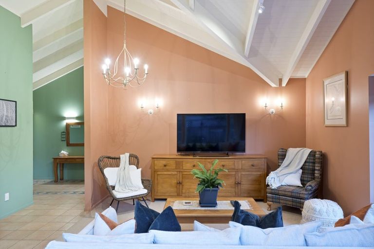 Photo of property in 42 Harvest Drive, Henderson, Auckland, 0612