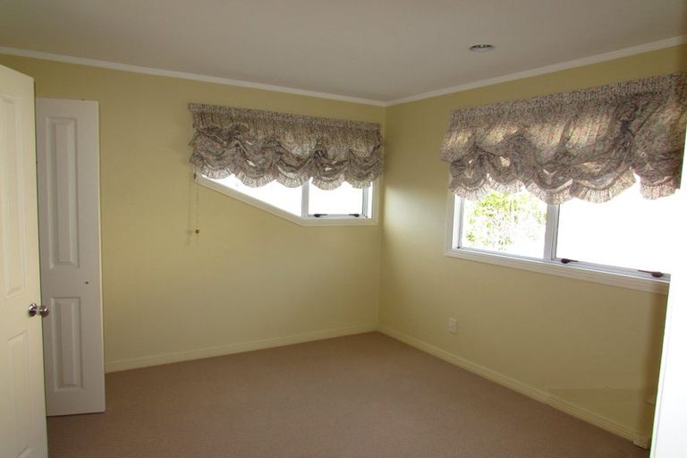 Photo of property in 1/36 Whiting Grove, West Harbour, Auckland, 0618
