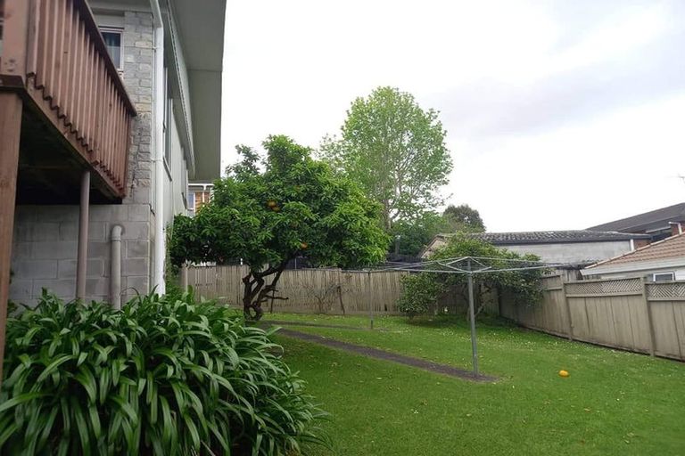 Photo of property in 2/26 Fitzwater Place, Henderson, Auckland, 0612