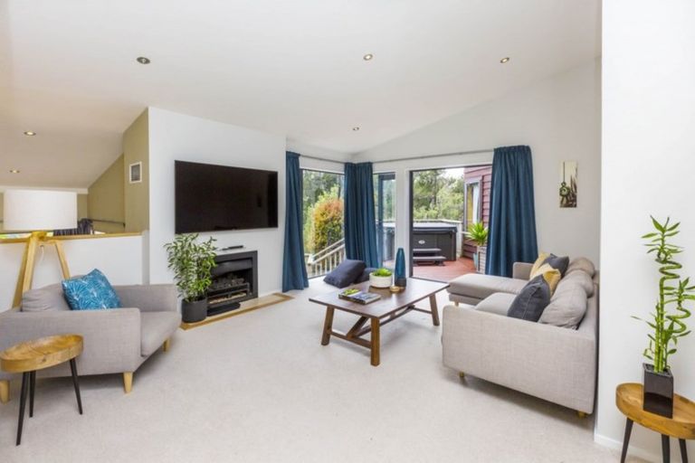 Photo of property in 22 Mount Marua Way, Timberlea, Upper Hutt, 5018