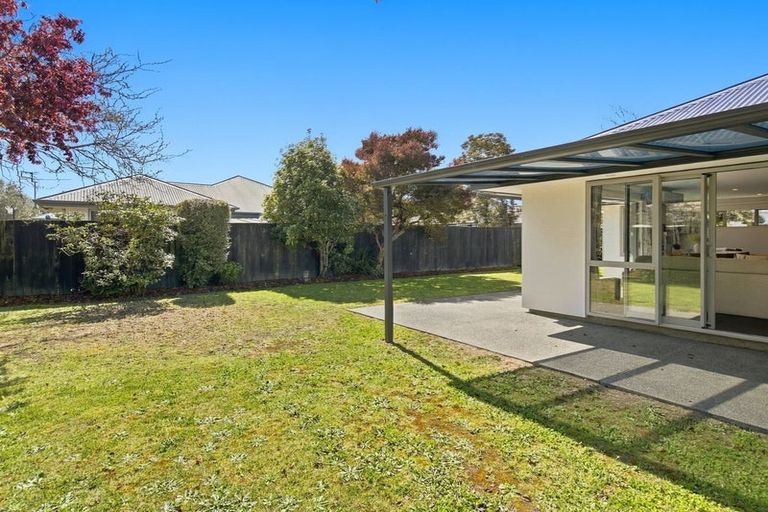 Photo of property in 10 Linkwater Way, Parklands, Christchurch, 8083