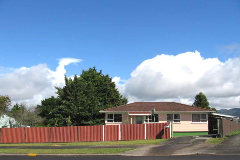 Photo of property in 8 Denver Avenue, Sunnyvale, Auckland, 0612