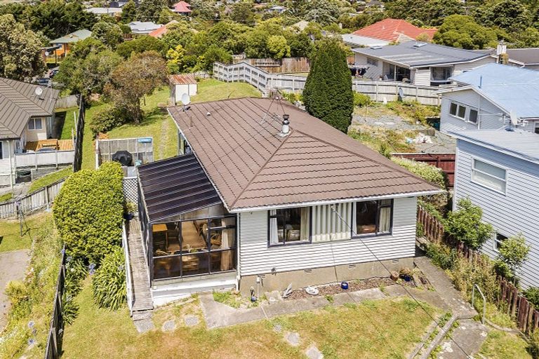 Photo of property in 4 Hillary Street, Tawa, Wellington, 5028