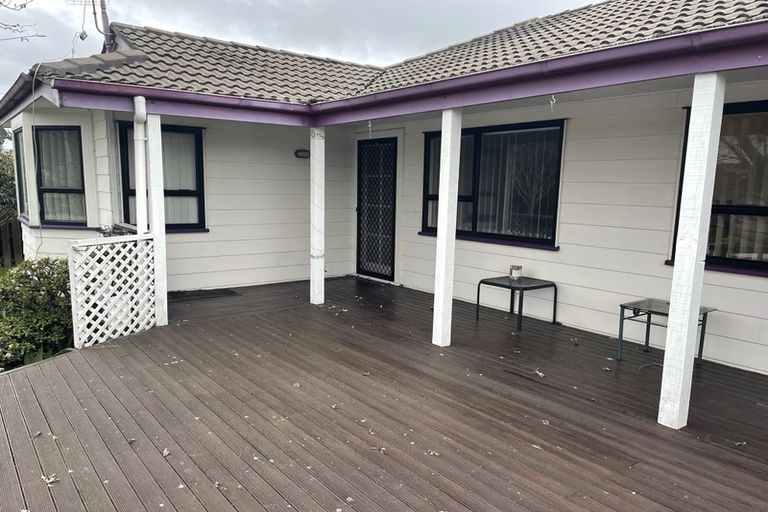 Photo of property in 1/1 Barbados Drive, Unsworth Heights, Auckland, 0632