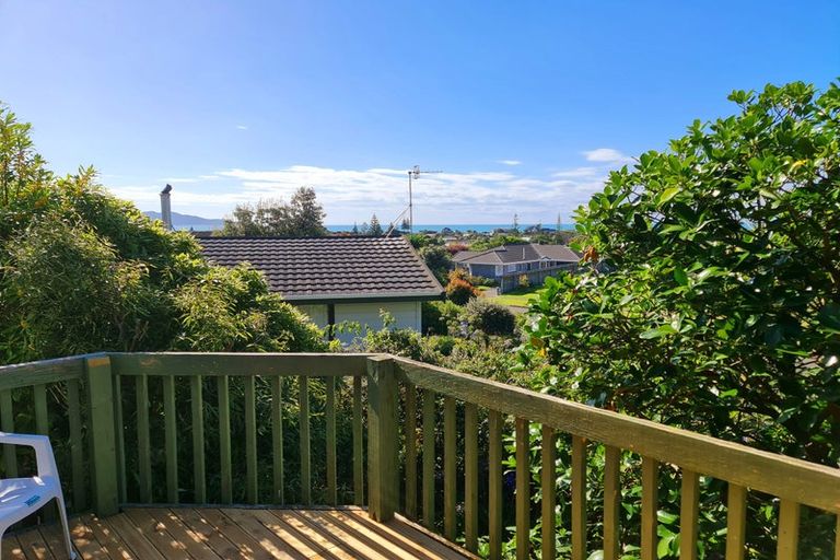 Photo of property in 8 Trig Hill Terrace, Waikanae Beach, Waikanae, 5036