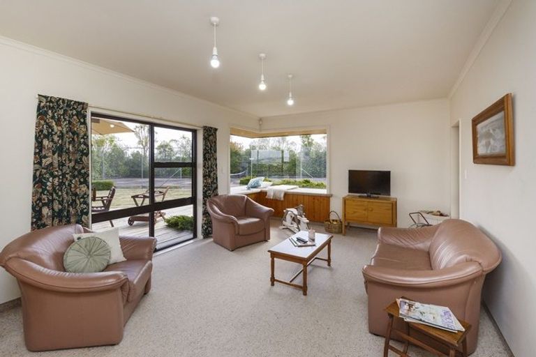 Photo of property in 515 Roberts Line, Kelvin Grove, Palmerston North, 4470