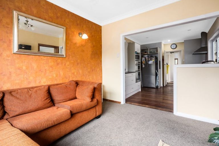 Photo of property in 16 Raroa Terrace, Tawa, Wellington, 5028