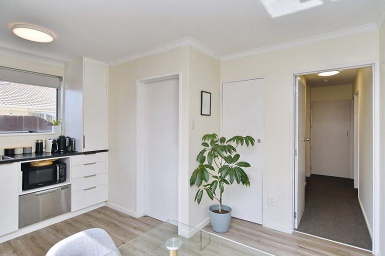 Photo of property in 2/90 Queenspark Drive, Parklands, Christchurch, 8083