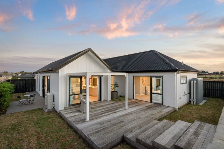 Photo of property in 10 Te Rata Boulevard, Karaka, 2124