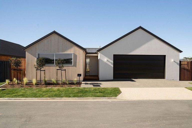 Photo of property in 37 Tabraham Crescent, Pyes Pa, 3112