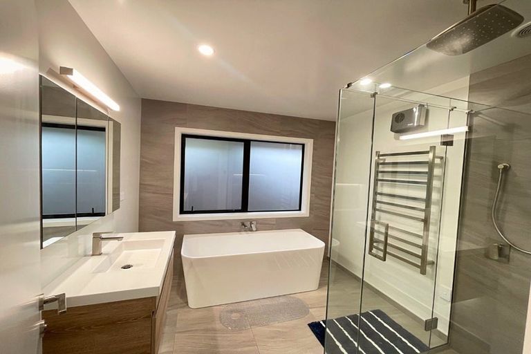 Photo of property in 242 Memorial Avenue, Burnside, Christchurch, 8053